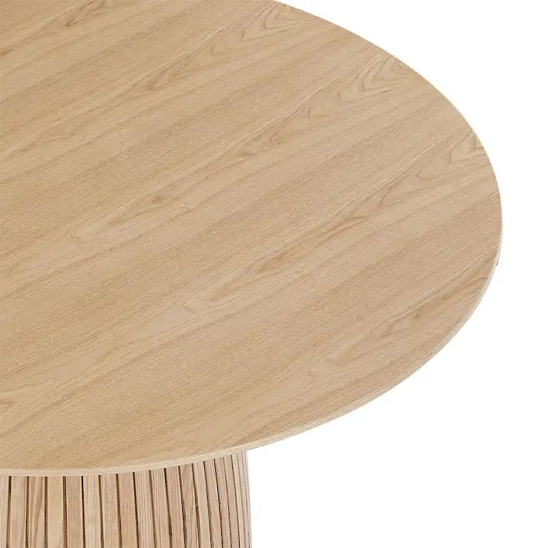 Runder moderner Esstisch aus Holz für die Küche