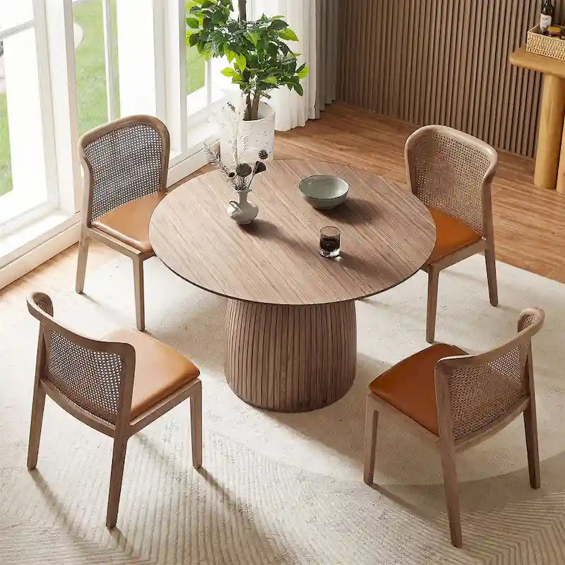 Runder moderner Esstisch aus Holz für die Küche